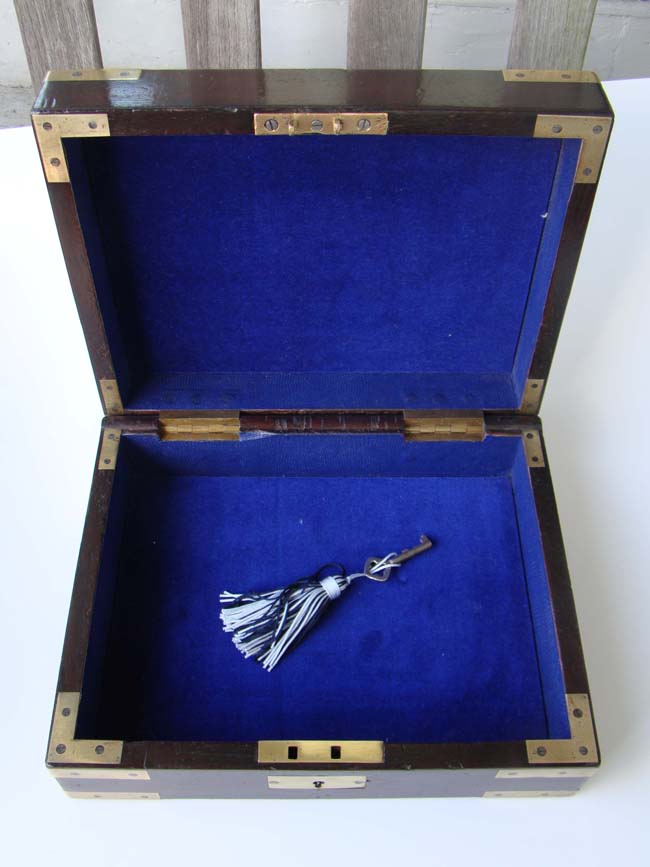An early 19th century century English brass mounted mahogany Gentleman's travelling box circa 1820-1840 — image 5